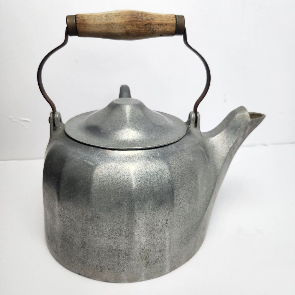 Wagner Ware Cast Aluminum Colonial Tea Kettle Sidney Ohio 5 Qts 1920s Decor VTG
